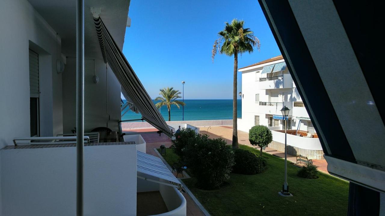 Junto Al Mar *