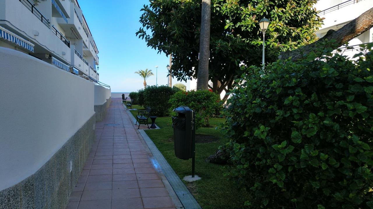 Junto Al Mar *
