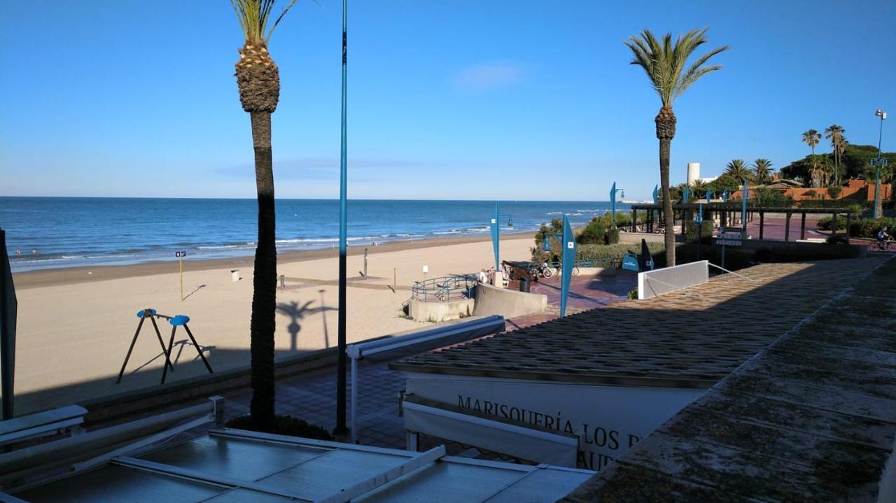Junto Al Mar *